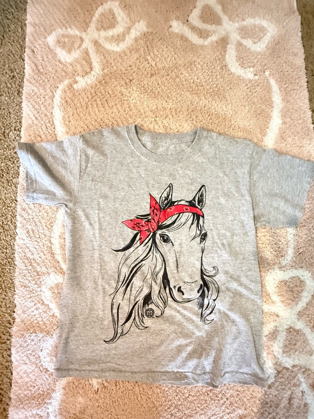 Kids' Gray Horse Graphic Tee with Red Bandana Accent rarely worn!